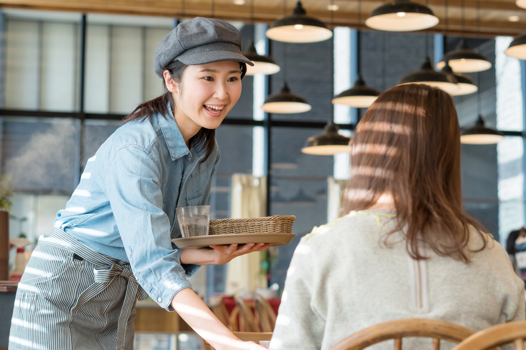 飲食店で覆面調査を利用するメリットは？ 活用方法や注意点、事例を紹介